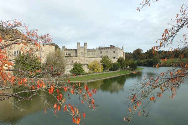 Leeds Castle, Cliffs of Dover and Canterbury Day Trip from London with Guided Cathedral Tour