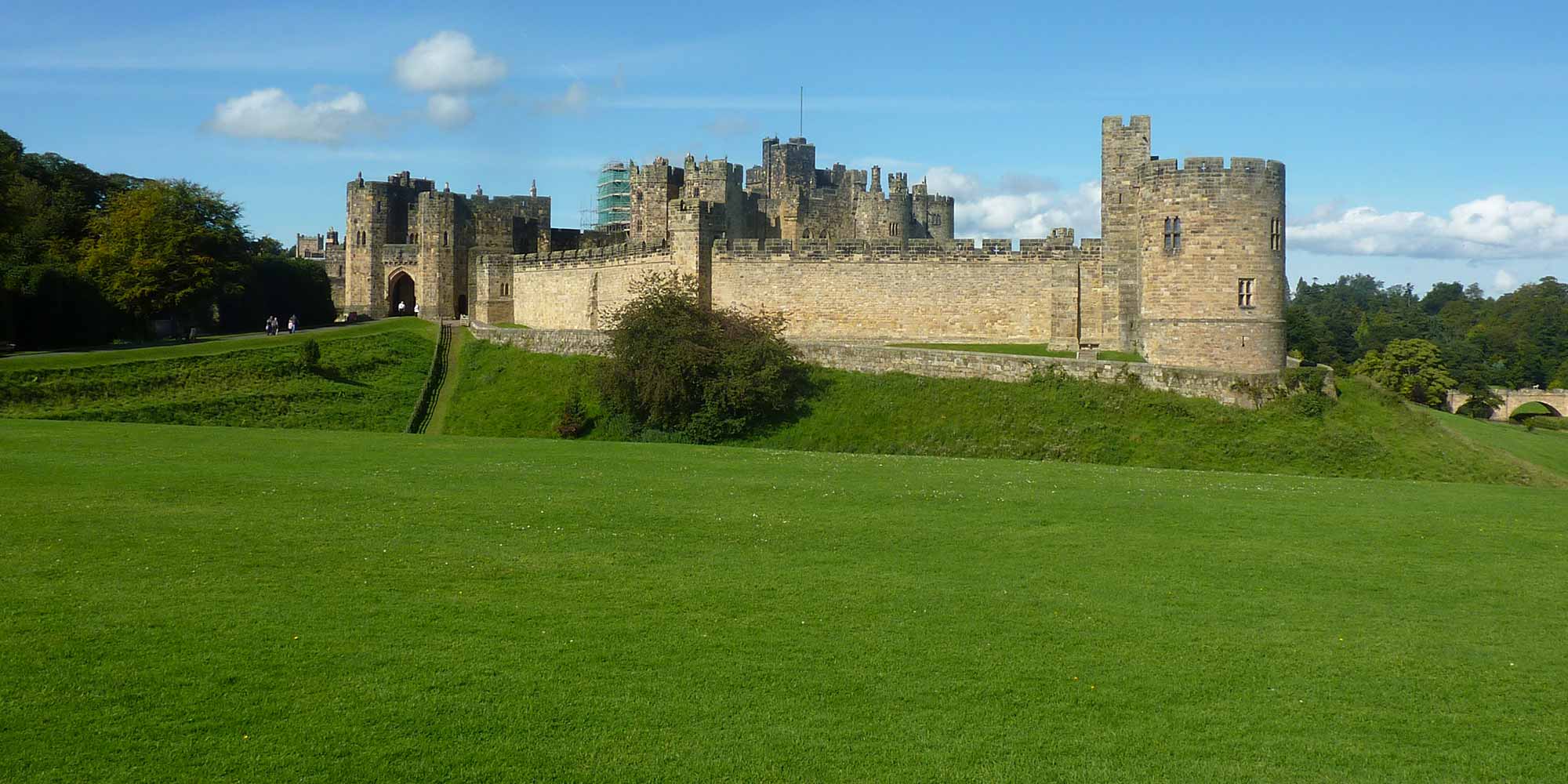 Alnwick Castle as Featured in Harry Potter and Scottish Borders Day Trip from Edinburgh