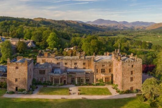 Tour Muncaster castle - Experience UK